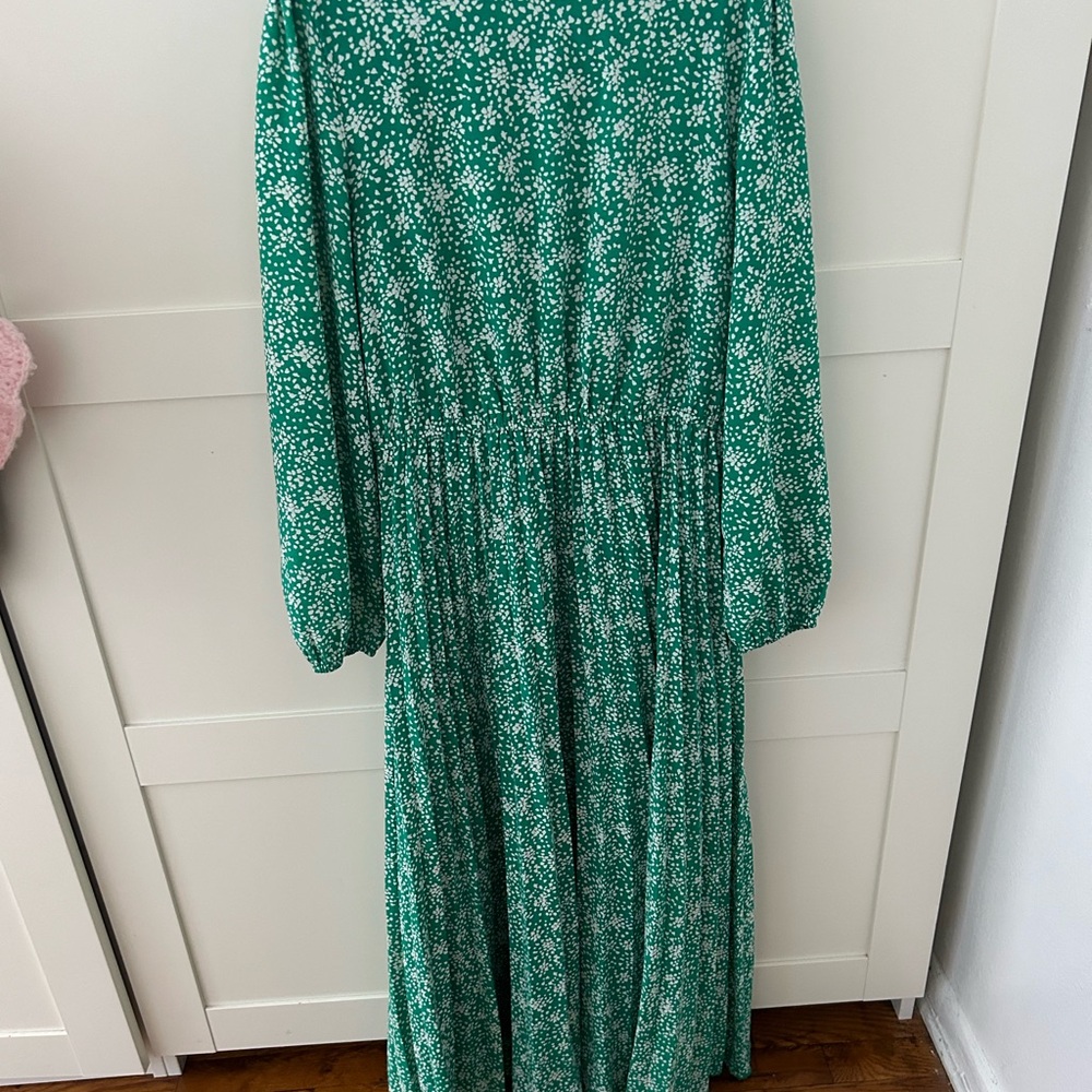 Chic Green Floral Pleated Maxi Dress